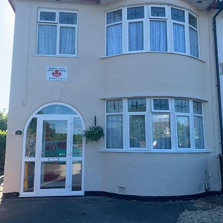 Maple Leaf Guest House Almondsbury Exterior foto